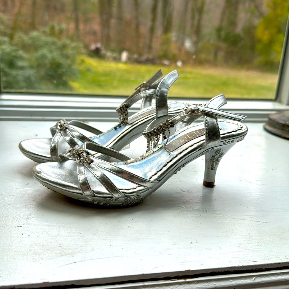 Well Loved Girl’s Formal Silver Heels Girl’s Size 13